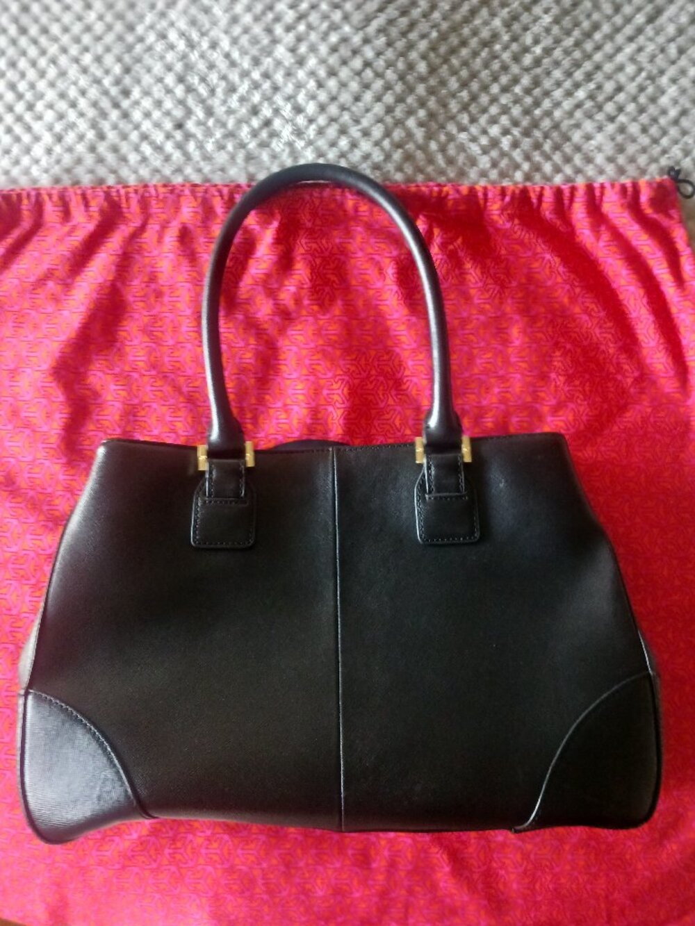 Tory Burch Black top handle bag. upgrade your workday style with this purse.
